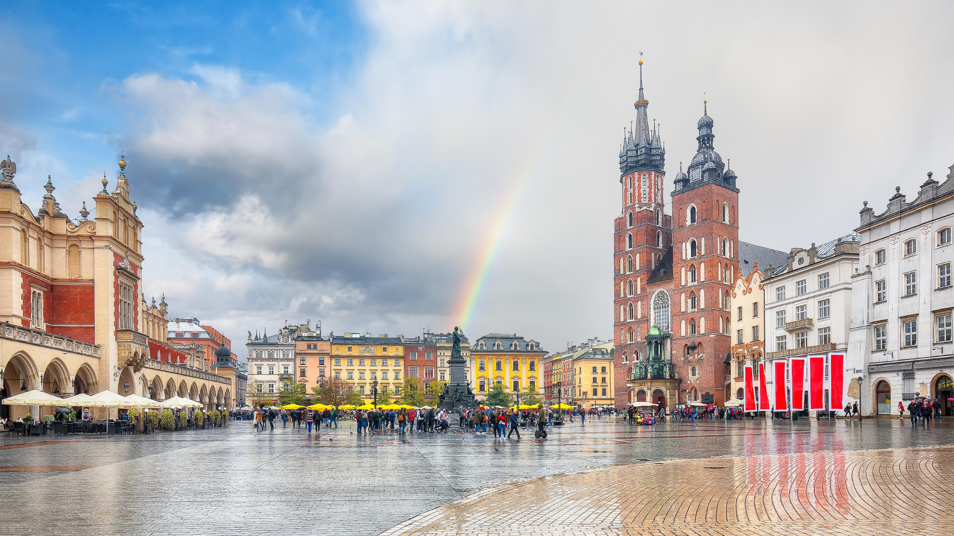 Amazing cityscape of Krakow with St. Mary's Basilica on Main Squ